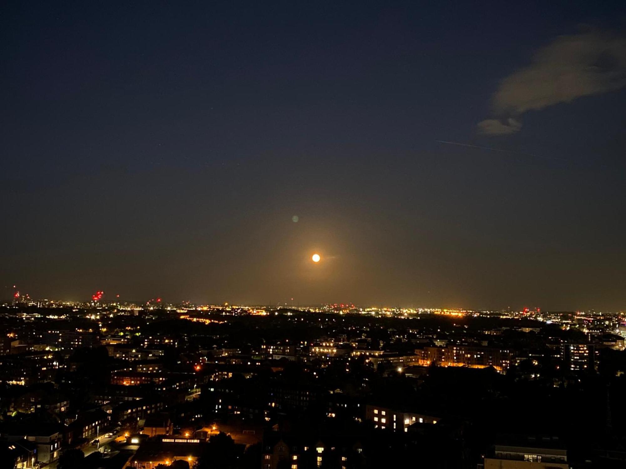 Cozy Flat With Stunning Views Appartement Londen Buitenkant foto